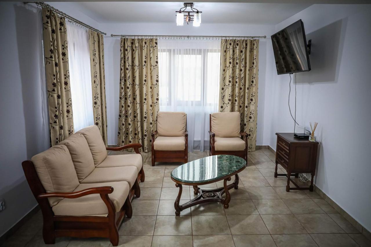 Pensiunea Lucian Baltati ภายนอก รูปภาพ